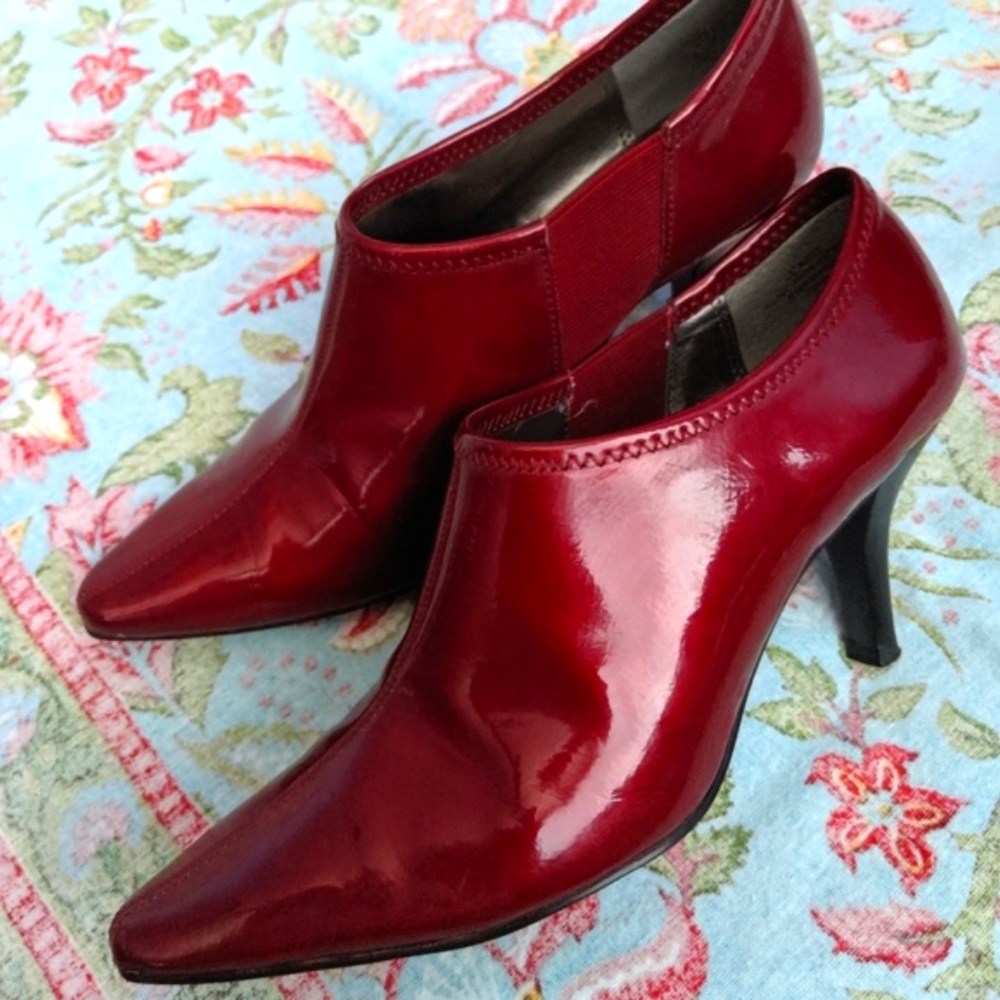 Vintage Y2K AK Anne Klein iflex Red Heel Point Toe Booties Pumps